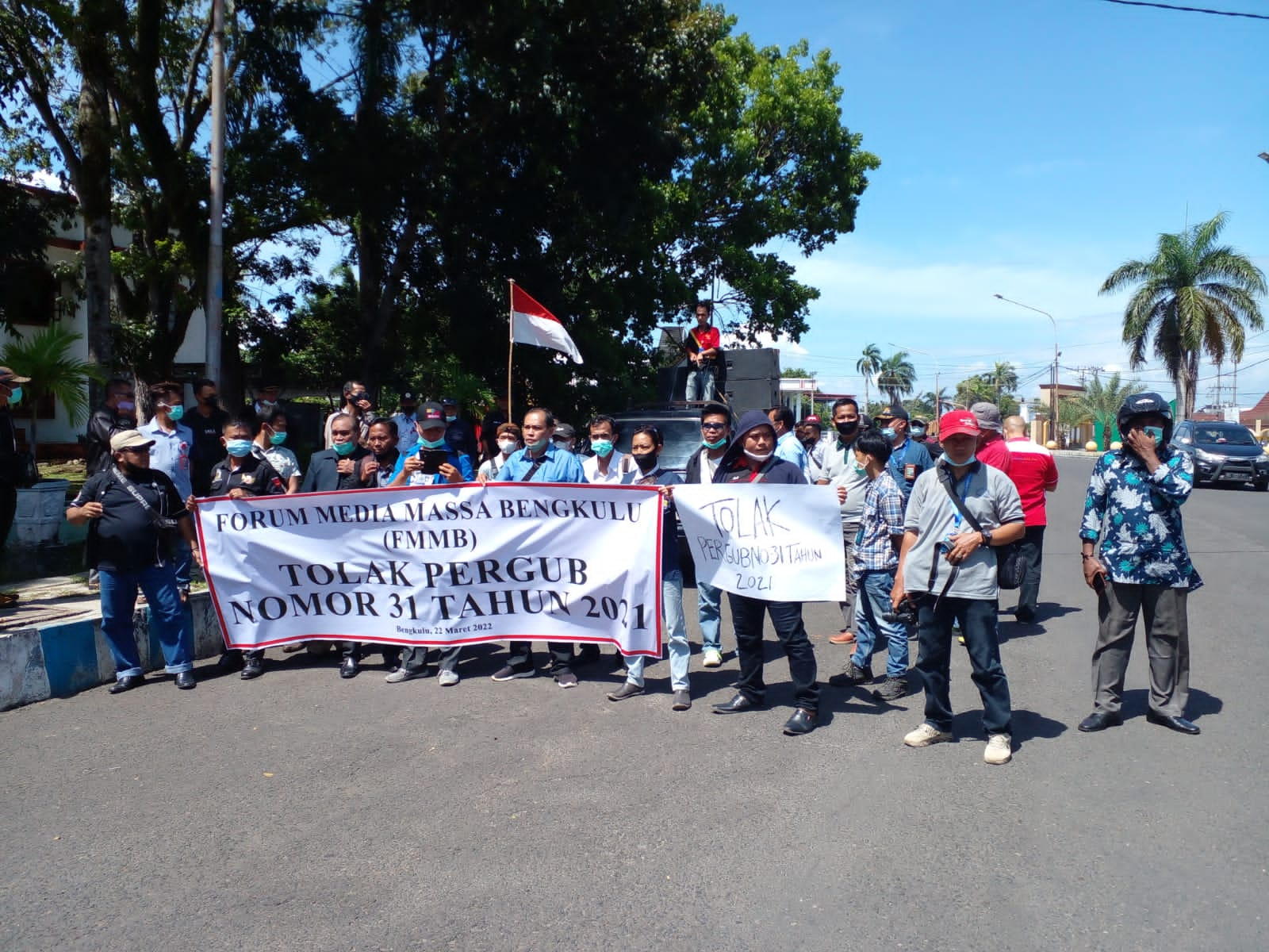 Ratusan Media Dan Lembaga Adakan Aksi Demo Di Kantor Gubernur ...